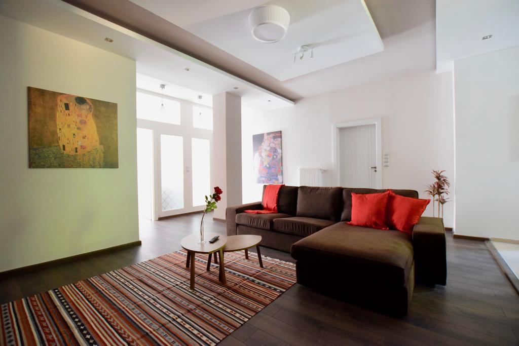 Standard Apartment By Hi5 - Close To Buda Castle Budapest Exterior photo